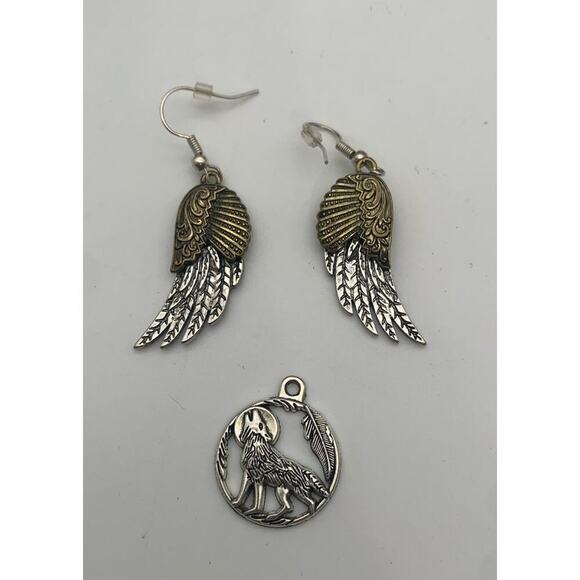 Unbranded Jewelry - Southwestern Western Native American Feathers Earrings & Howling Coyote Pendant